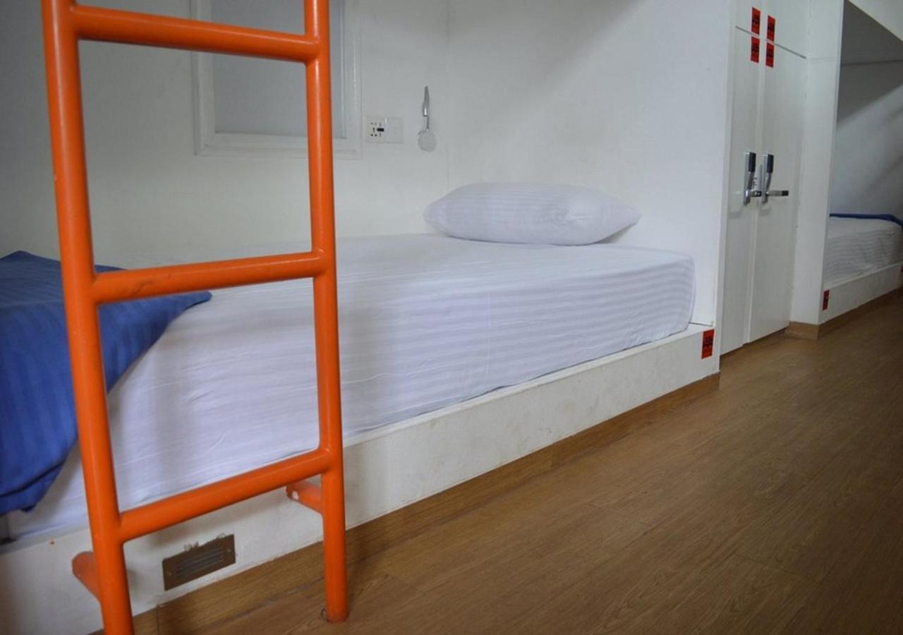Traveler'S Haven Hostel At Colombo Intl Airport Katunayaka Buitenkant foto