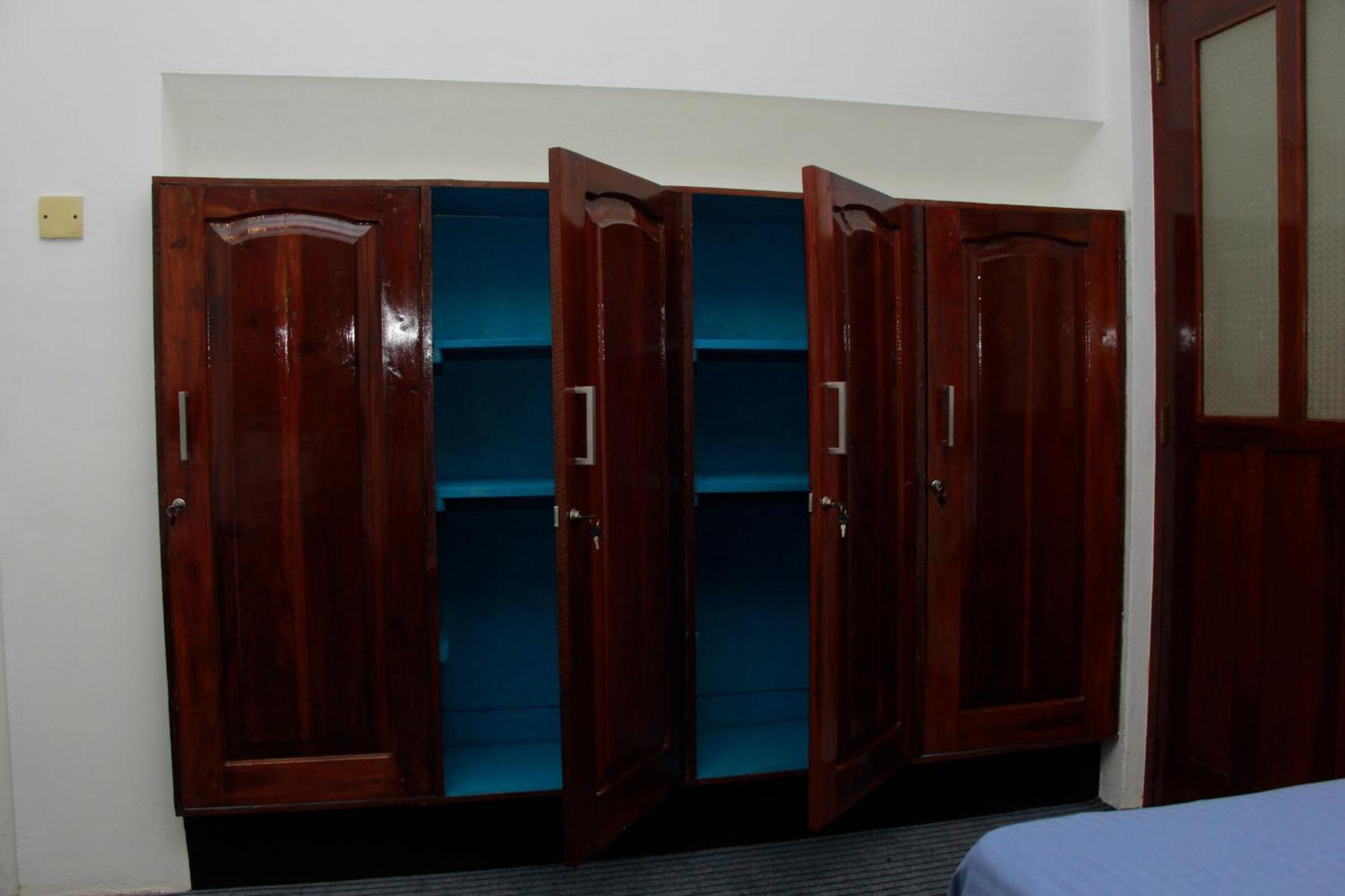 Traveler'S Haven Hostel At Colombo Intl Airport Katunayaka Buitenkant foto