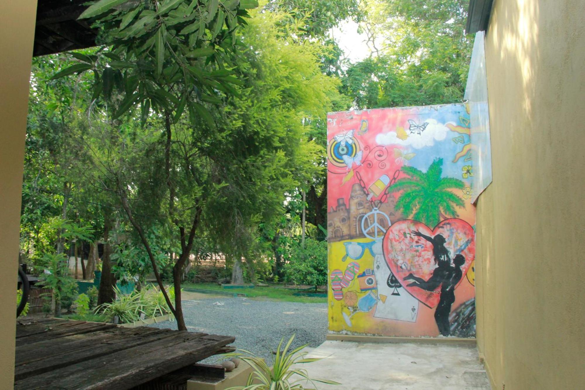Traveler'S Haven Hostel At Colombo Intl Airport Katunayaka Buitenkant foto