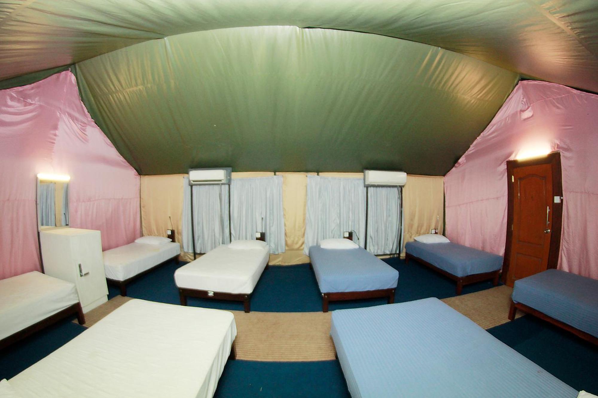 Traveler'S Haven Hostel At Colombo Intl Airport Katunayaka Buitenkant foto