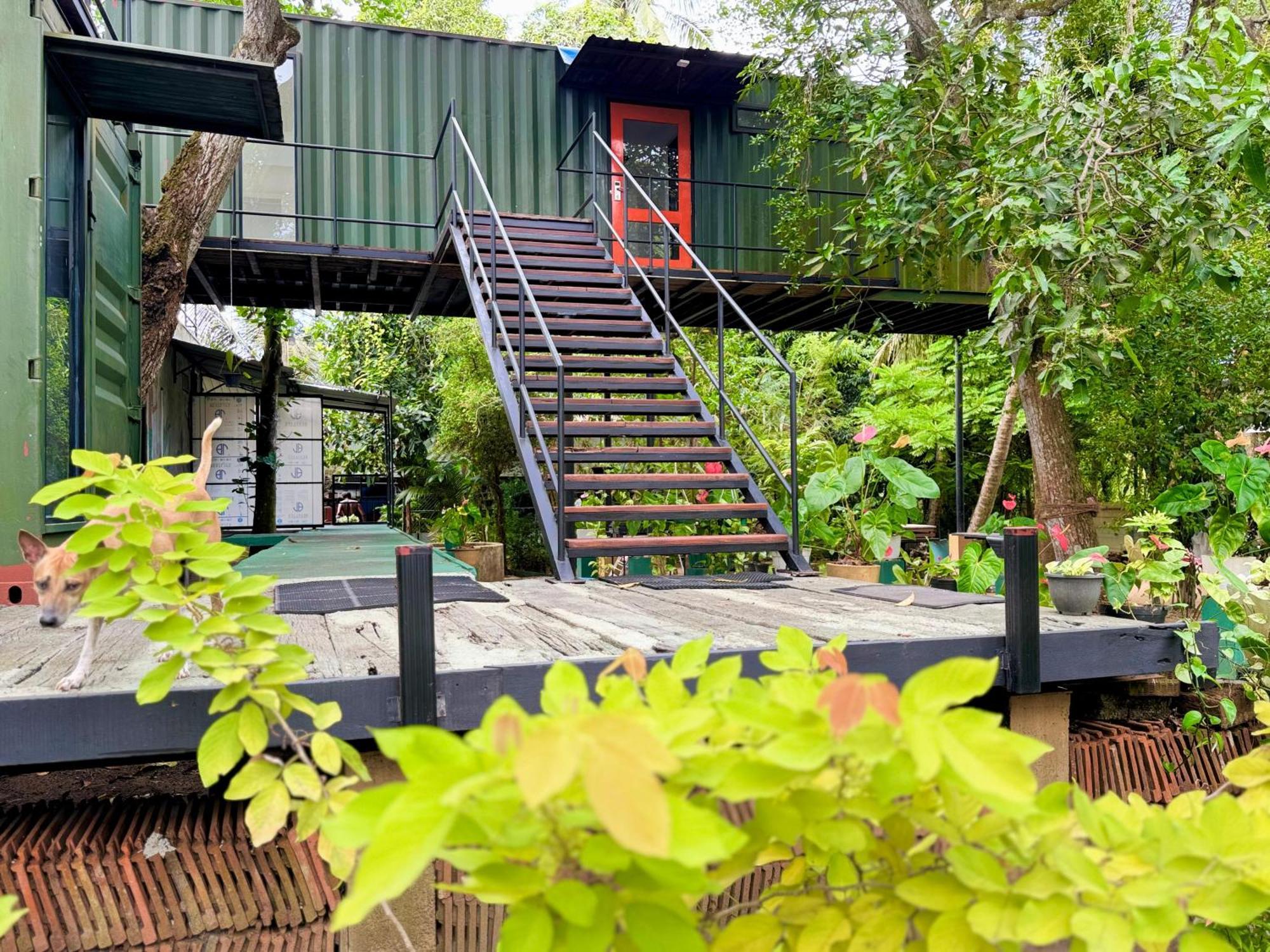 Traveler'S Haven Hostel At Colombo Intl Airport Katunayaka Buitenkant foto