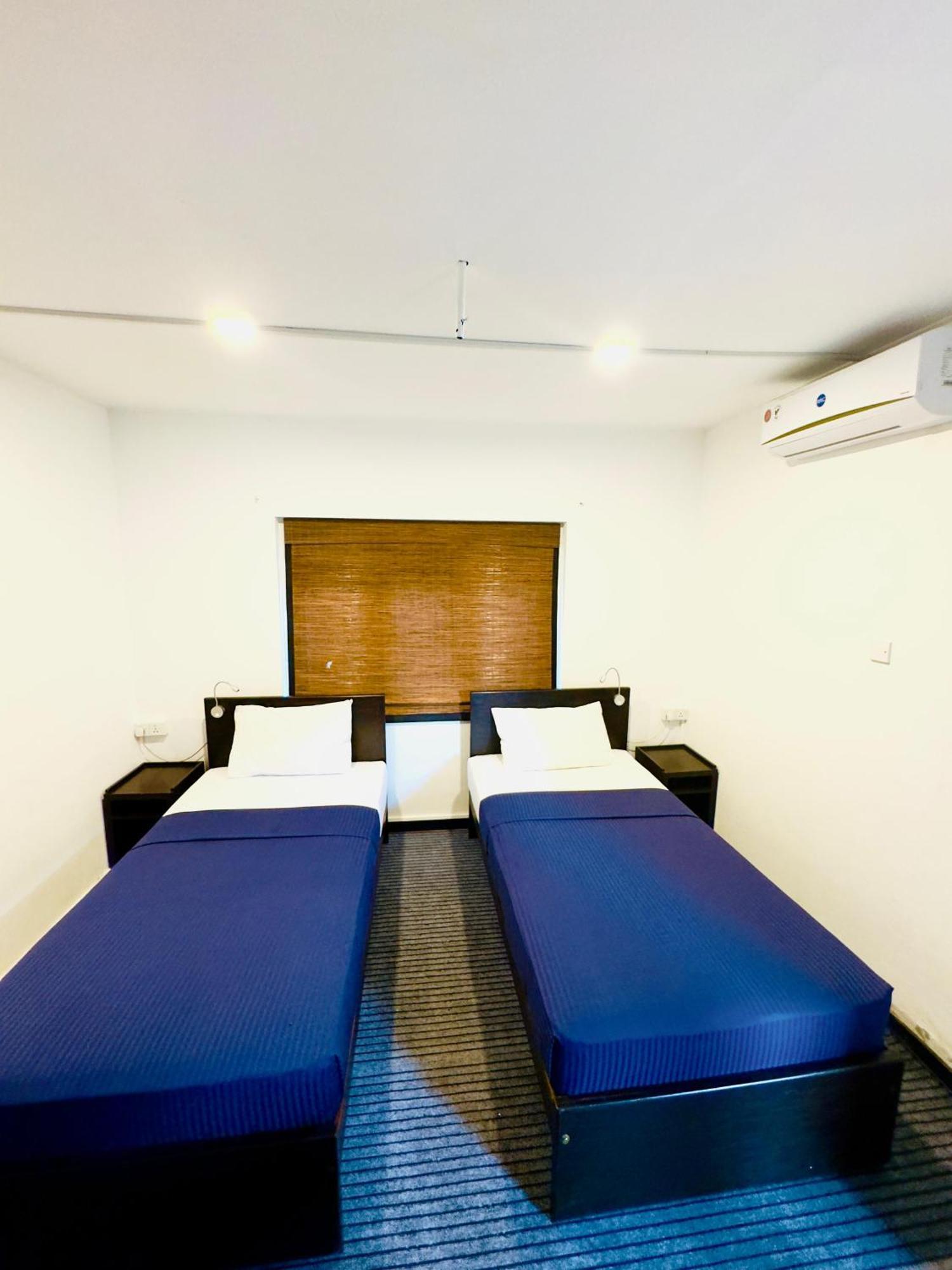 Traveler'S Haven Hostel At Colombo Intl Airport Katunayaka Buitenkant foto