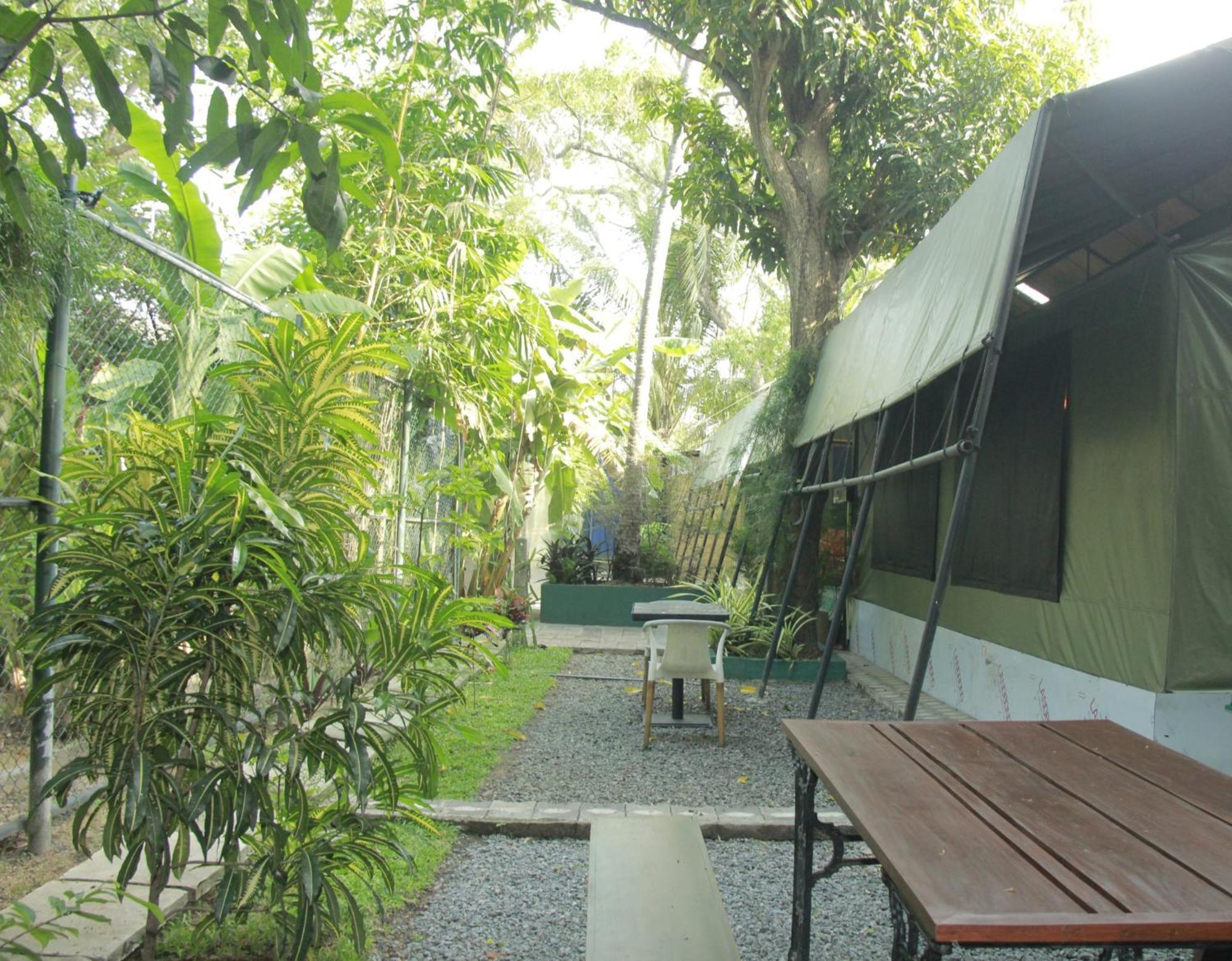 Traveler'S Haven Hostel At Colombo Intl Airport Katunayaka Buitenkant foto