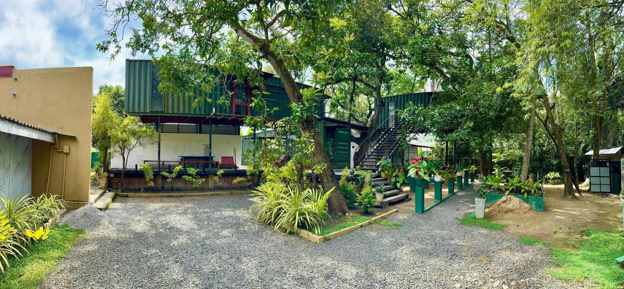 Traveler'S Haven Hostel At Colombo Intl Airport Katunayaka Buitenkant foto